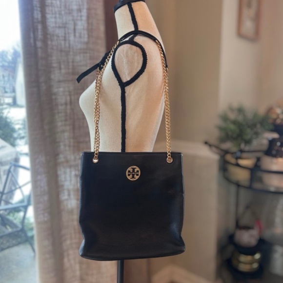 TORY BURCH | Black Carson SwingPack Leather Crossbody Bag - Picture 8 of 13